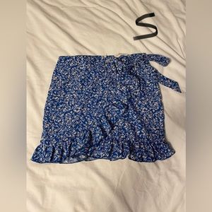 Floral skirt with side tie